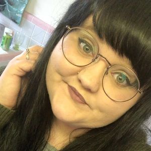 Meet your Posher, Amria